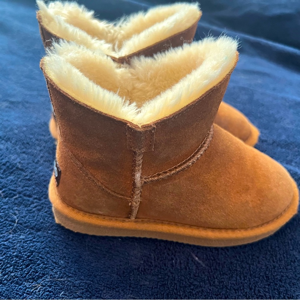 Adorable kids Lamo Sheepskin boots